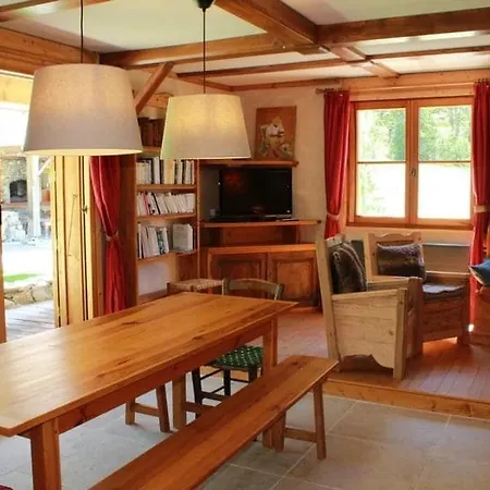 L'evasion Authentique - Nature & Cheminee Les Thuiles